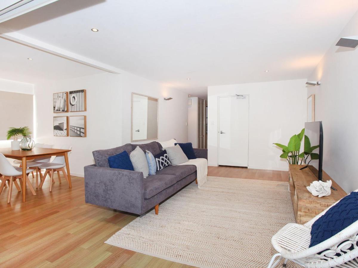 Windmill 4 Two Bedroom Beachside Apartment On Parkyn Parade Mooloolaba Exterior photo